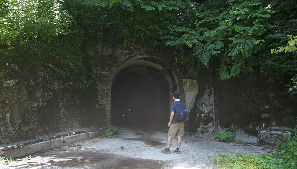 トンネル